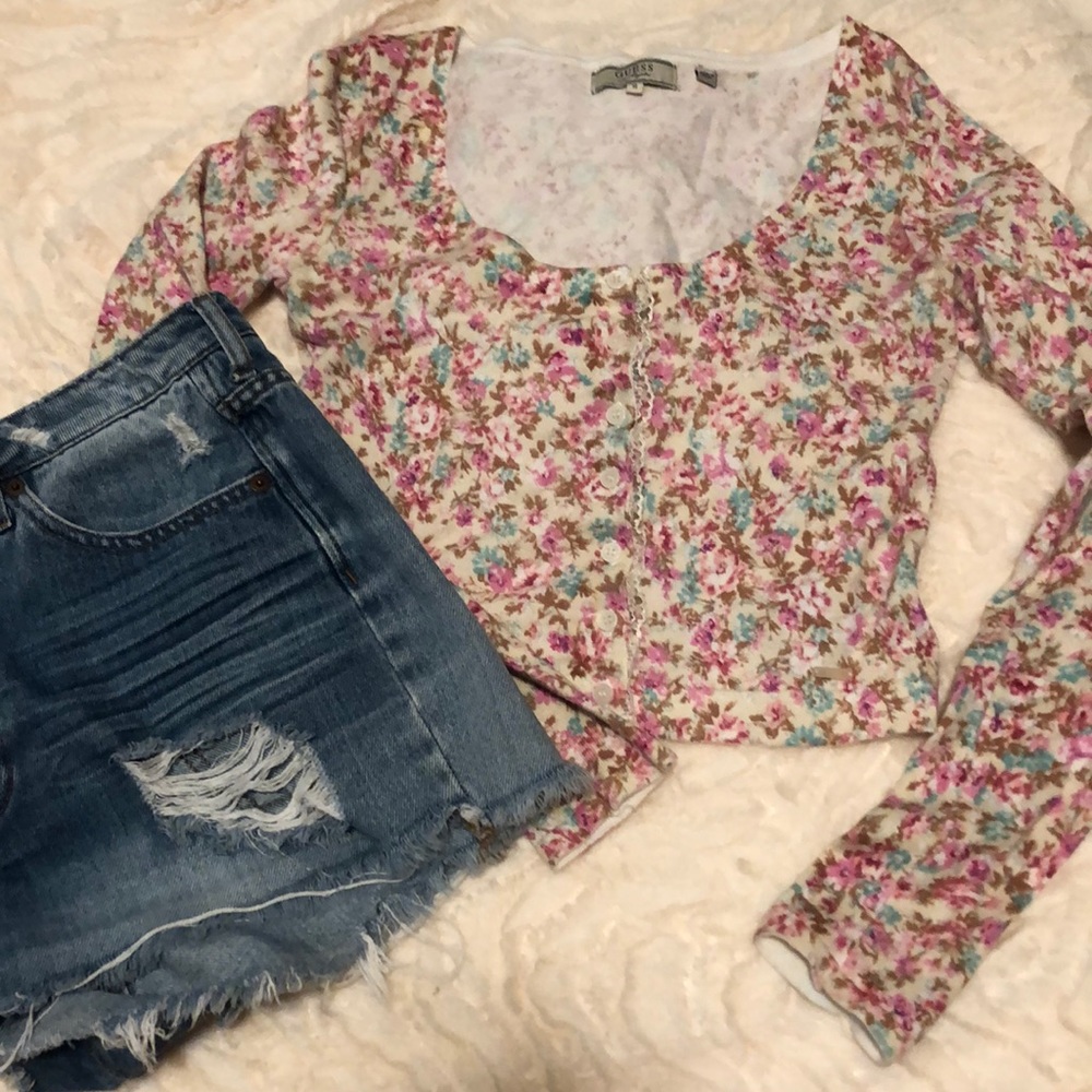Cropped Floral Guess Sweater with lace trim